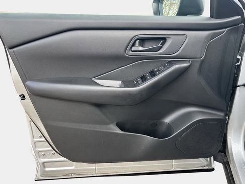 Used 2024 Nissan Rogue S image 18