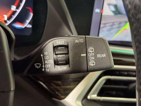 Used 2021 BMW X7 M50i w/ Dynamic Handling Package AWD/4WD image 24