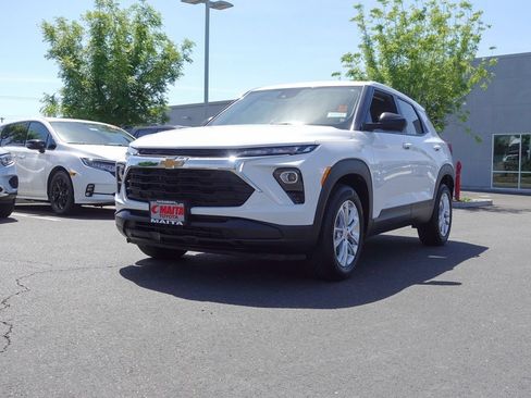Used 2025 Chevrolet TrailBlazer LS w/ LS Convenience Package FWD image 8