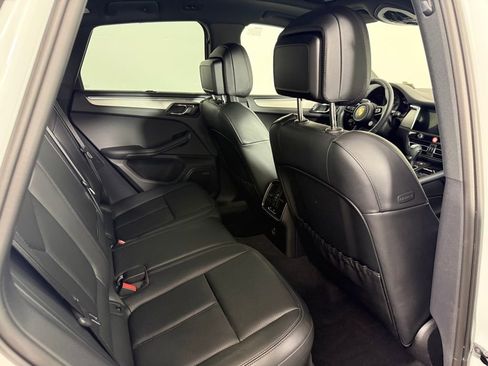 Certified 2026 Porsche Macan AWD/4WD image 18