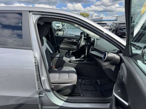 Used 2025 Chevrolet Trax LS w/ LS Convenience Package FWD image 13