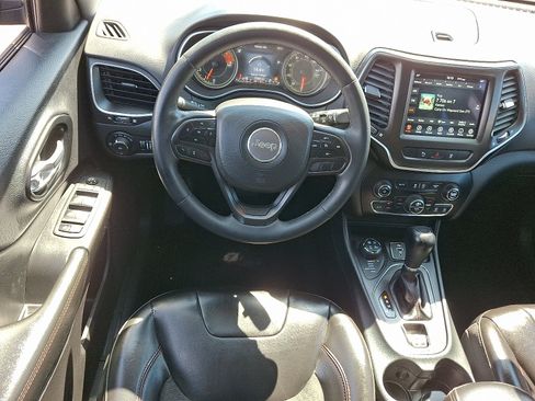 Used 2022 Jeep Cherokee Trailhawk w/ Comfort/Convenience Group AWD/4WD image 12