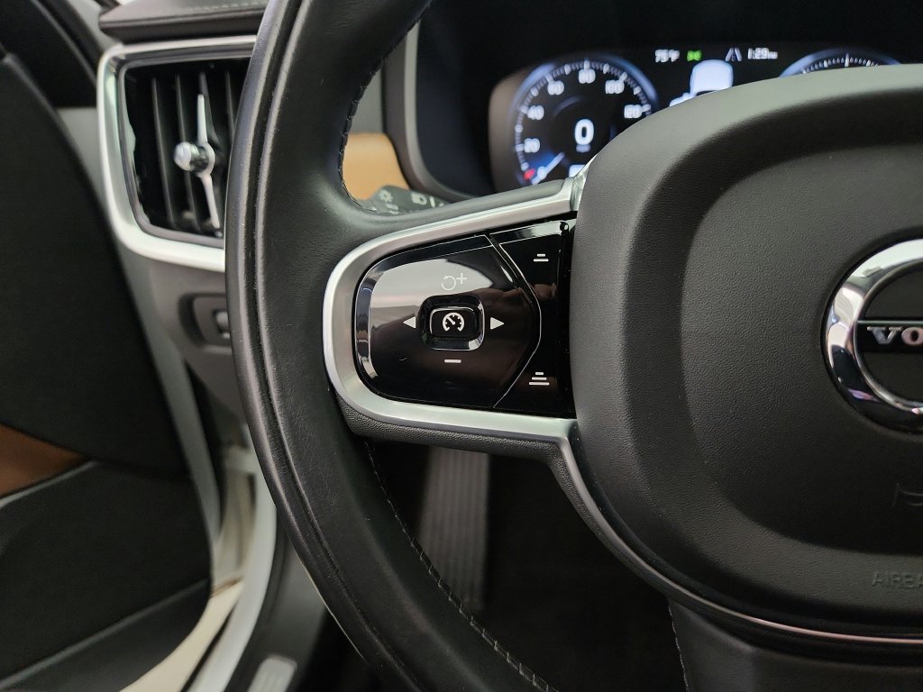 Used 2018 Volvo S90 T6 Inscription w/ Protection Package Premier AWD/4WD image 22