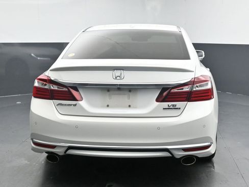 Used 2016 Honda Accord Touring image 8