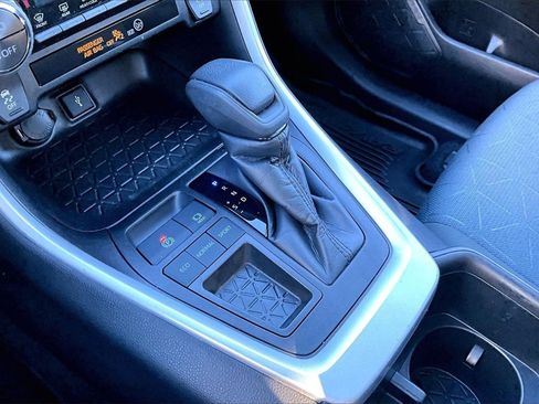 Used 2022 Toyota RAV4 XLE image 29