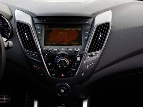 Used 2015 Hyundai Veloster Turbo image 32