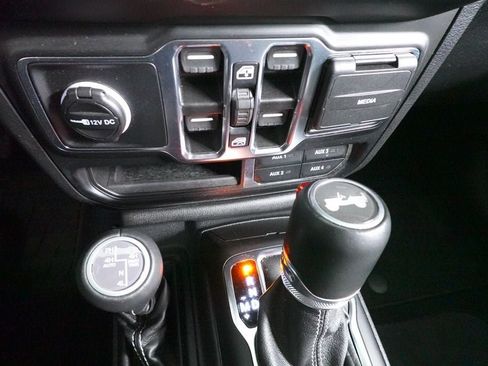 Used 2023 Jeep Wrangler Unlimited Sahara w/ Cold Weather Group AWD/4WD image 17