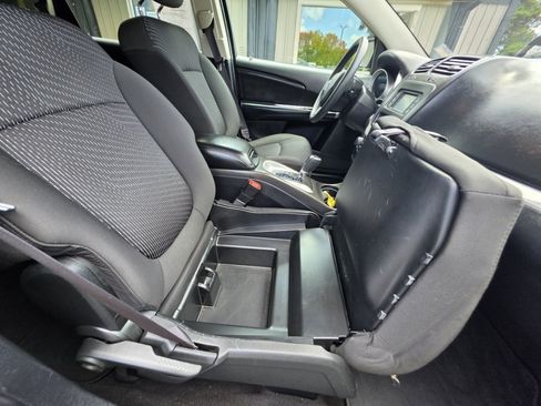 Used 2017 Dodge Journey SXT w/ Comfort/Convenience Group AWD/4WD image 12