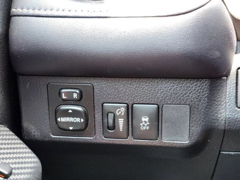 Used 2013 Toyota RAV4 Limited AWD/4WD image 25