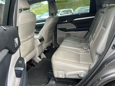 Used 2016 Toyota Highlander XLE AWD/4WD image 8