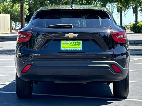 Used 2025 Chevrolet Trax LS FWD image 12