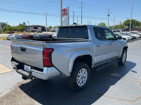 Used 2024 Toyota Tacoma SR5 RWD image 17