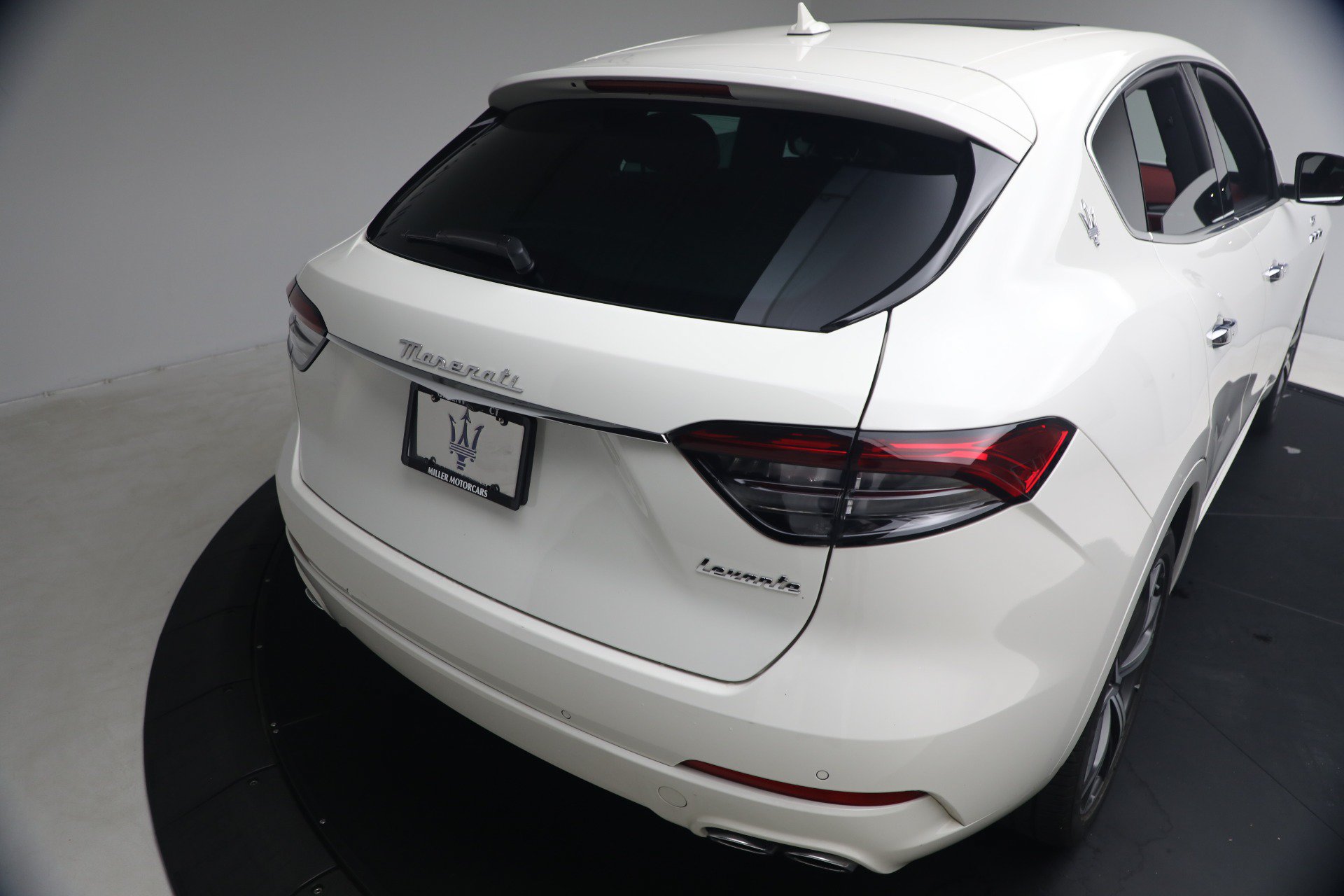 Certified 2023 Maserati Levante GT AWD/4WD image 30