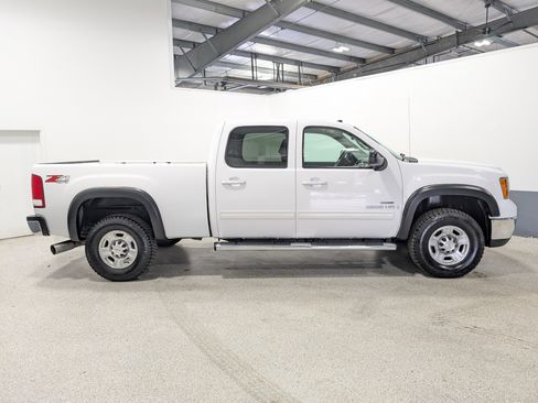 Used 2009 GMC Sierra 2500 SLT w/ SLT Convenience Package image 2
