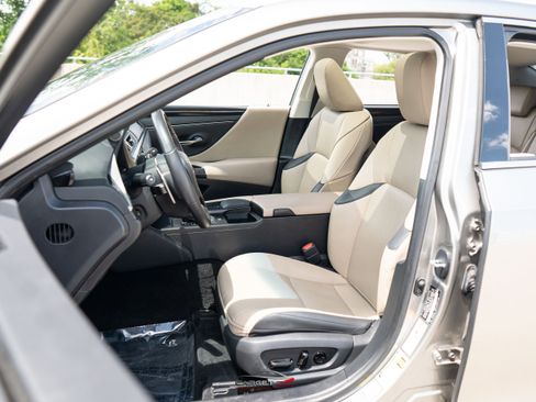 Used 2019 Lexus ES 350 w/ Premium Package FWD image 16
