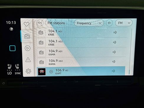 Used 2025 Volkswagen Atlas Cross Sport SE FWD image 21