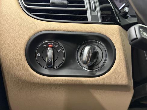 Certified 2025 Porsche Macan image 44