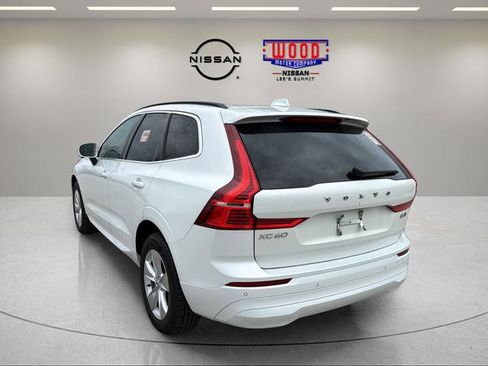 Used 2022 Volvo XC60 B5 Momentum image 4
