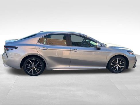 Used 2024 Toyota Camry SE image 4