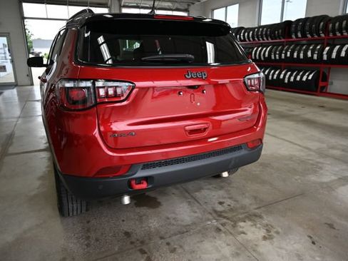Used 2025 Jeep Compass Trailhawk AWD/4WD image 7
