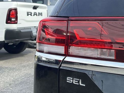 Used 2024 Volkswagen Atlas SE w/ Panoramic Sunroof Package image 10