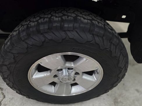 Used 2018 Toyota Tacoma SR5 image 12