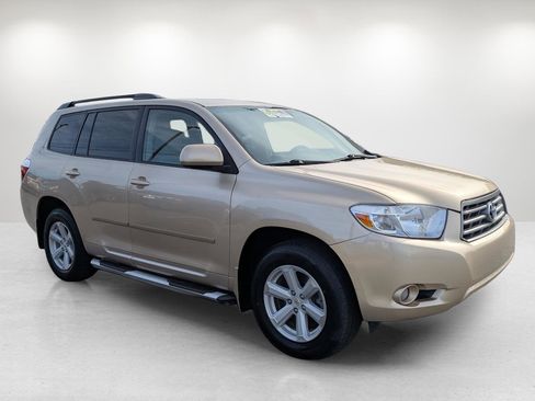 Used 2010 Toyota Highlander SE image 3