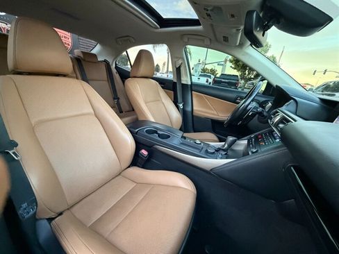 Used 2018 Lexus IS 300 RWD image 39