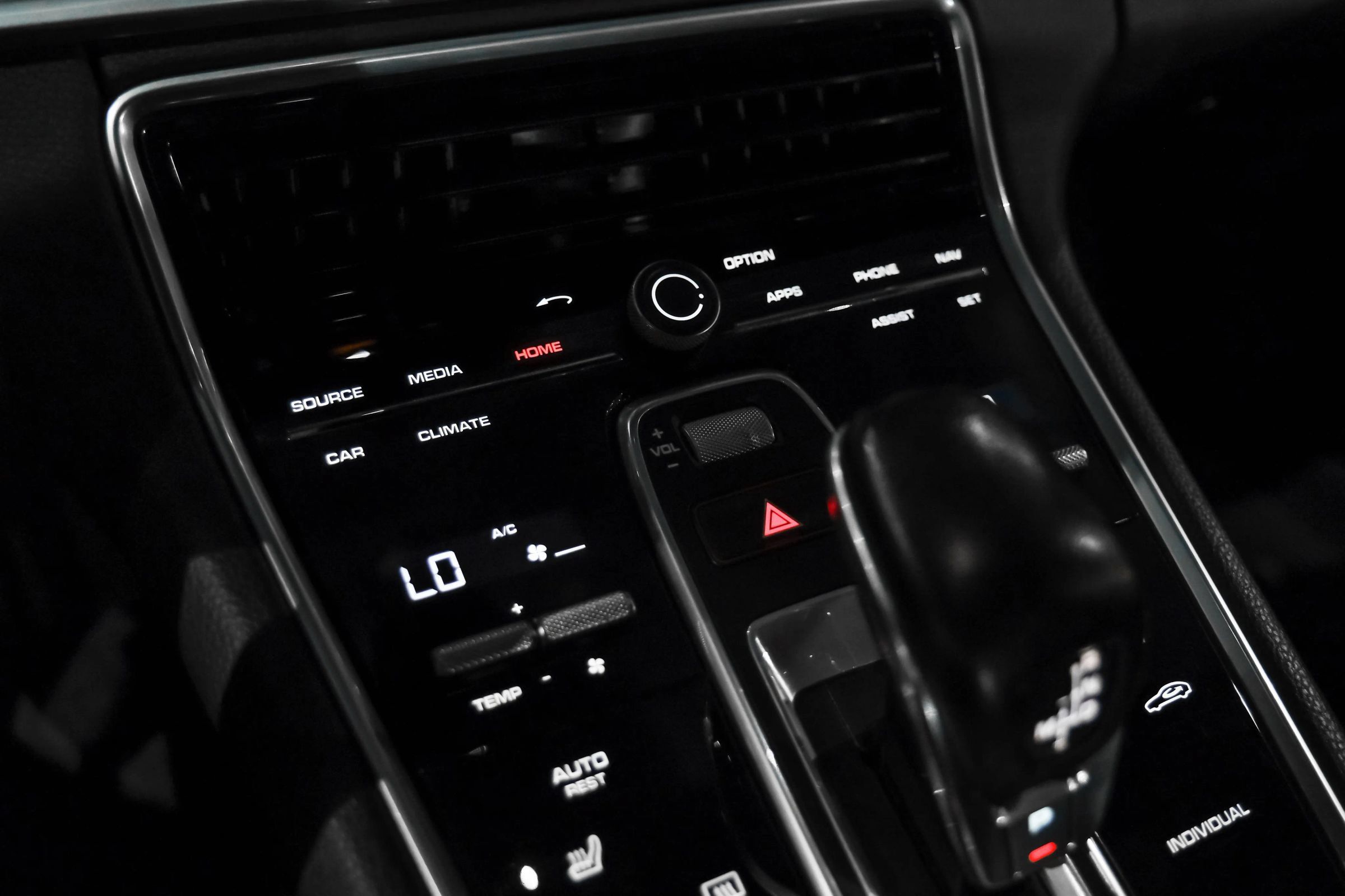 Used 2019 Porsche Panamera 4 AWD/4WD image 25