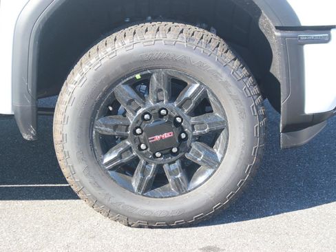 New 2026 GMC Sierra 2500 AT4 w/ AT4 Premium Plus Package image 9