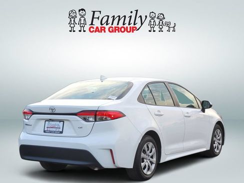 Used 2025 Toyota Corolla LE FWD image 4