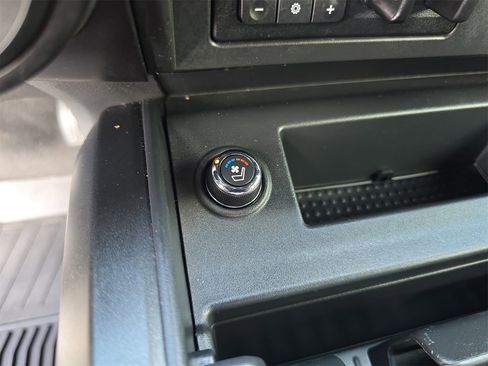 Used 2024 Nissan Titan PRO-4X w/ Pro-4x Convenience Package image 17