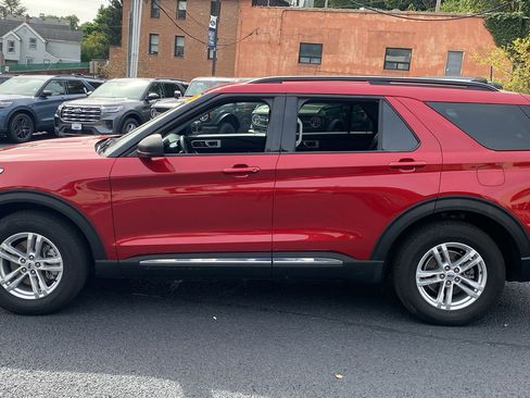 Certified 2022 Ford Explorer XLT w/ Equipment Group 202A image 4