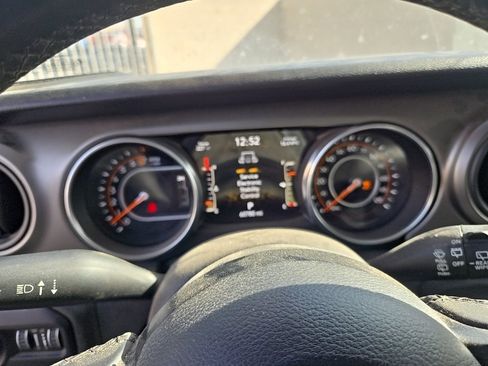 Used 2018 Jeep Wrangler Unlimited Sport S image 12