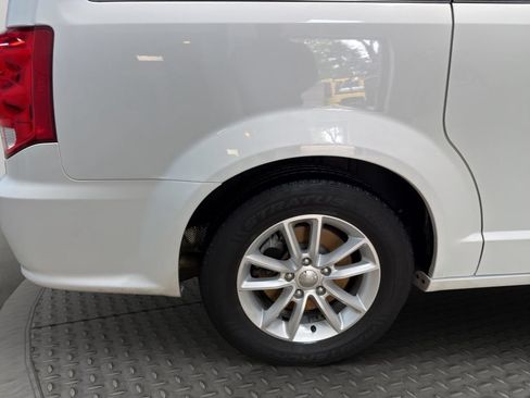 Used 2020 Dodge Grand Caravan SXT FWD image 25