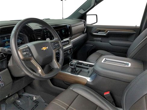 Used 2022 Chevrolet Silverado 1500 High Country w/ Technology Package image 25