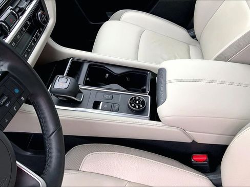 Used 2023 Nissan Pathfinder SL image 13