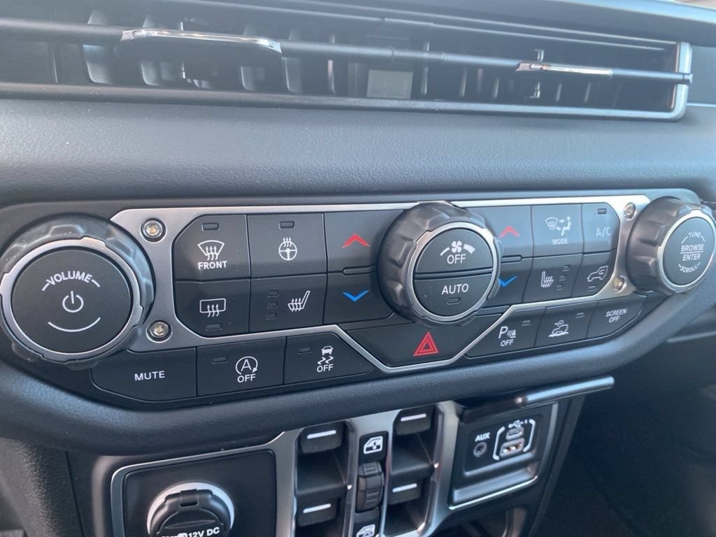 New 2026 Jeep Wrangler Unlimited Sahara AWD/4WD image 34