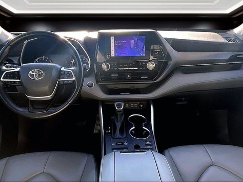 Used 2023 Toyota Highlander XLE image 15