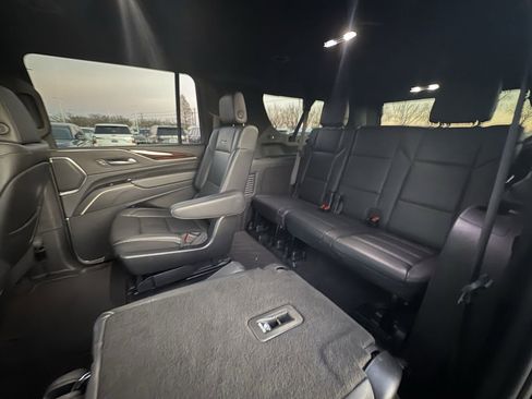 Used 2022 Cadillac Escalade ESV Luxury image 8