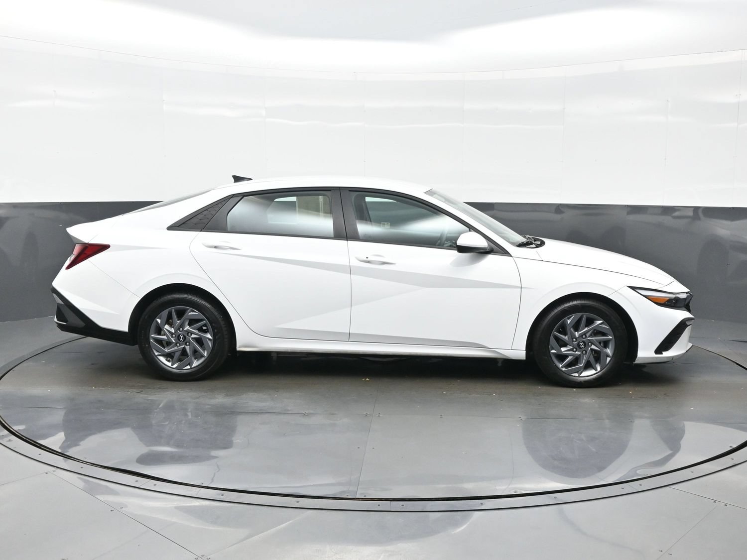 Certified 2024 Hyundai Elantra SEL FWD image 7