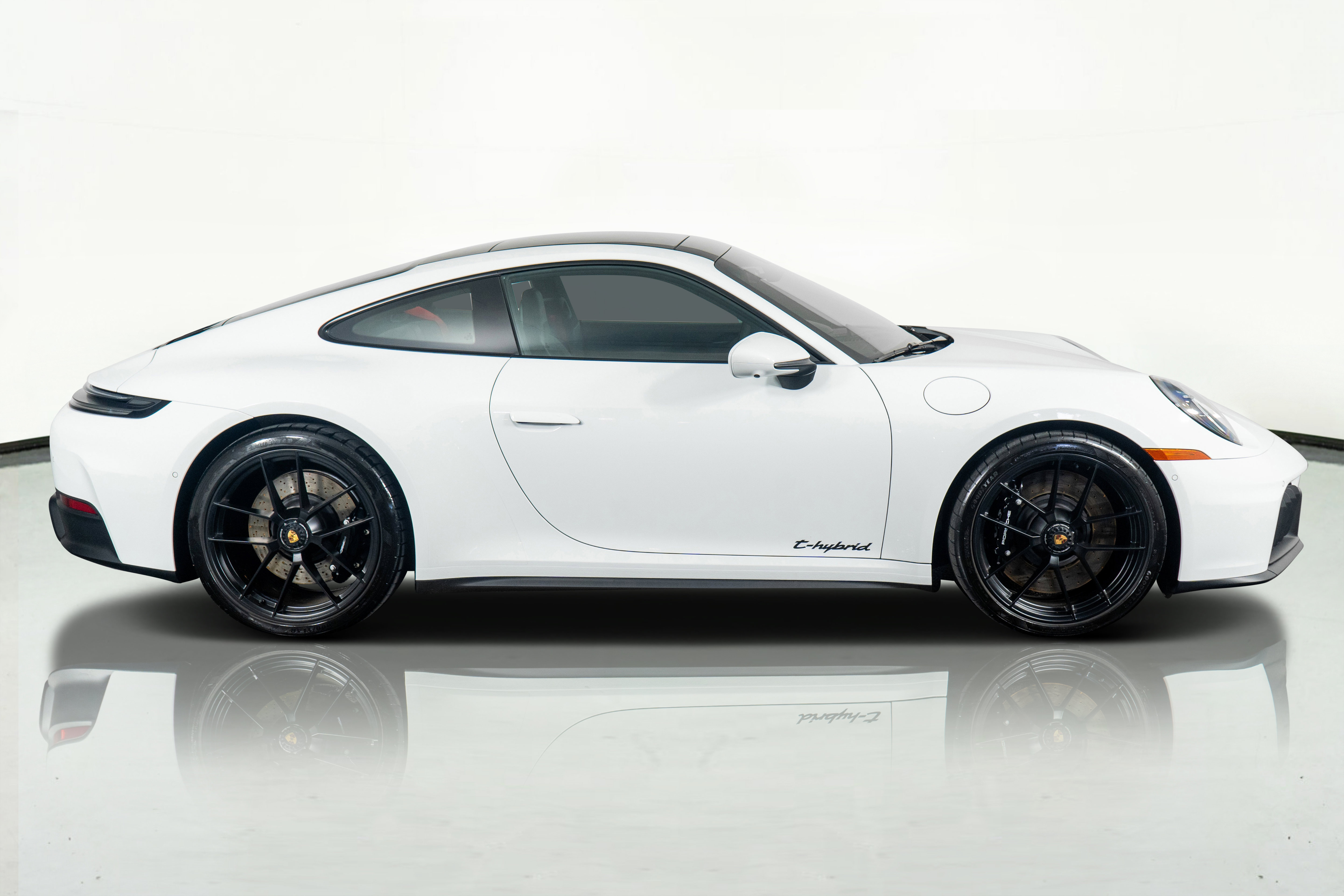 Used 2025 Porsche 911 Carrera 4 GTS AWD/4WD image 5