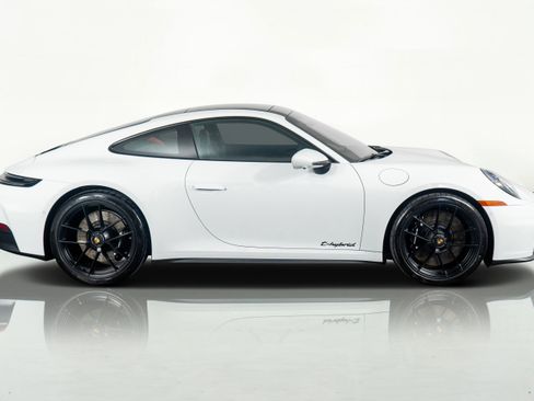 Used 2025 Porsche 911 Carrera 4 GTS image 5