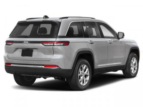 Used 2024 Jeep Grand Cherokee Laredo RWD image 2