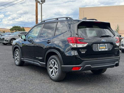 Used 2022 Subaru Forester Premium AWD/4WD image 5