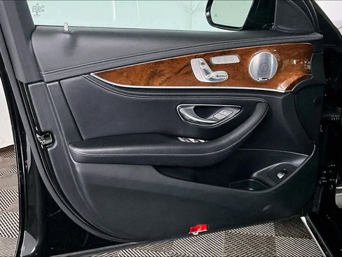 Used 2018 Mercedes-Benz E 300 4MATIC image 22