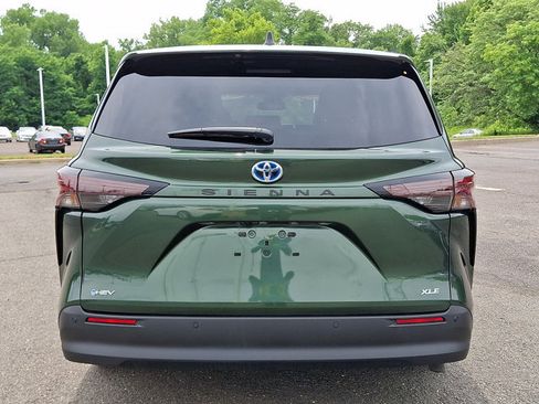 Certified 2025 Toyota Sienna XLE FWD image 24