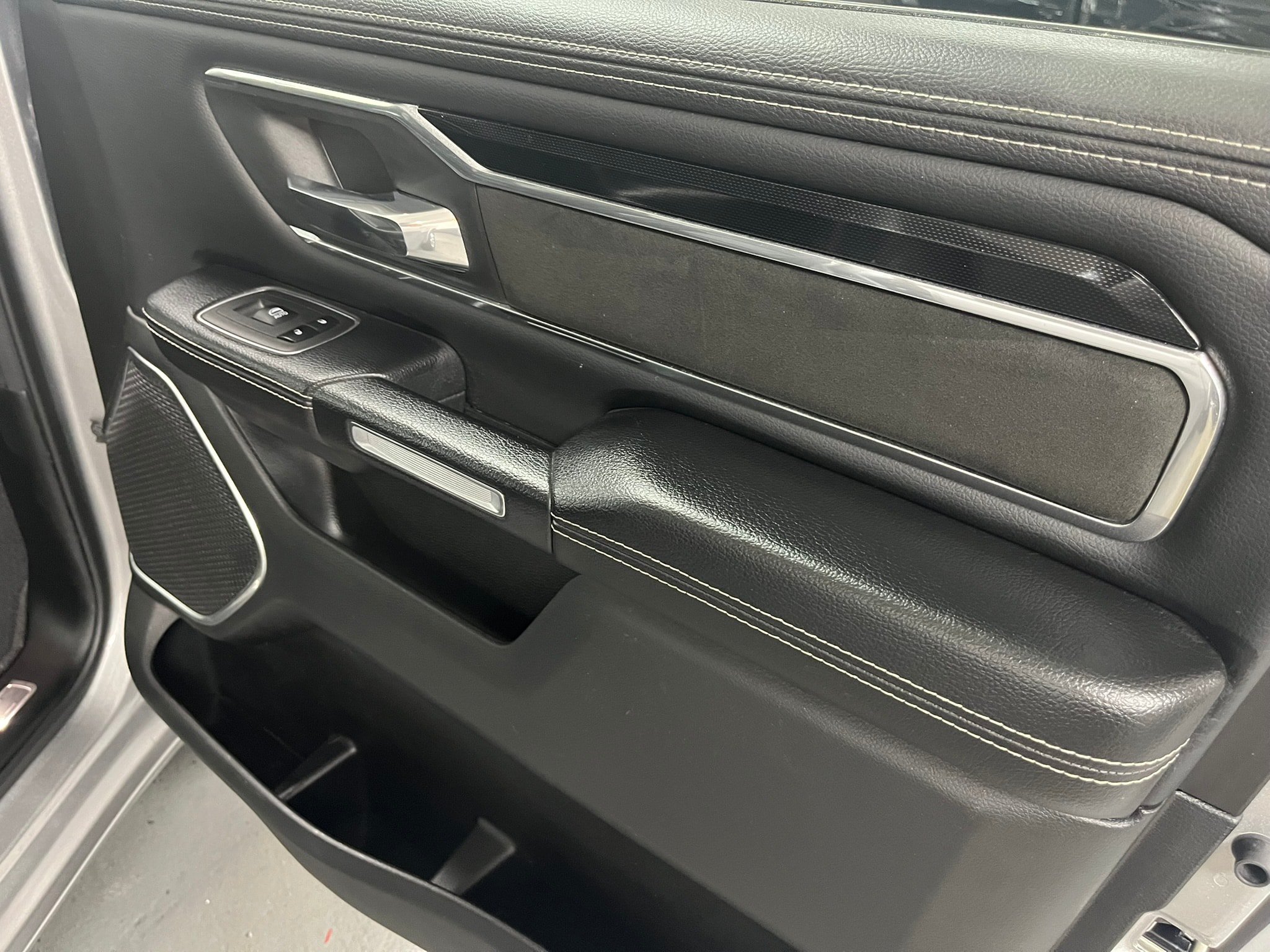 Used 2022 RAM 1500 Laramie w/ Sport Appearance Package AWD/4WD image 24