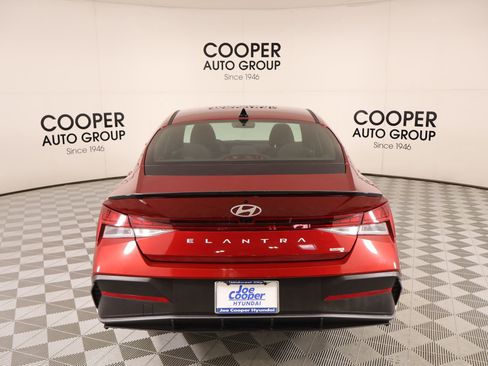Certified 2025 Hyundai Elantra SEL FWD image 21