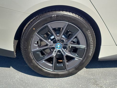 Used 2023 BMW i4 eDrive35 RWD image 6
